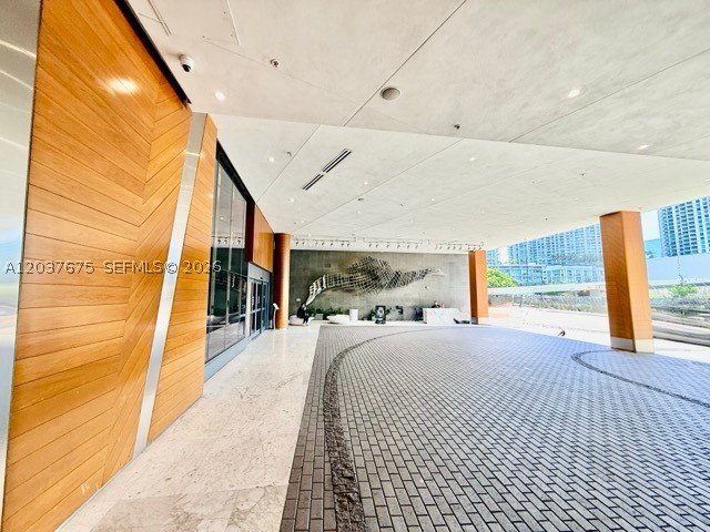 68 SE 6th St #2707, Miami FL 33131