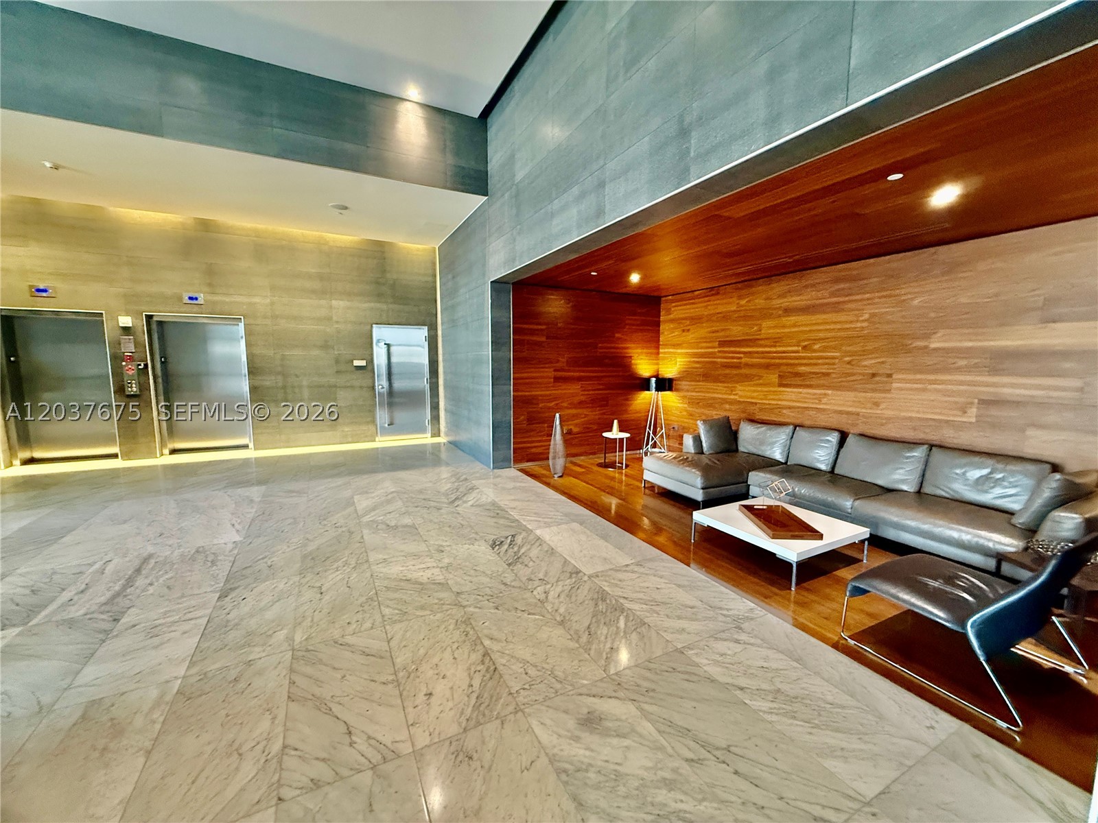 68 SE 6th St #2707, Miami FL 33131