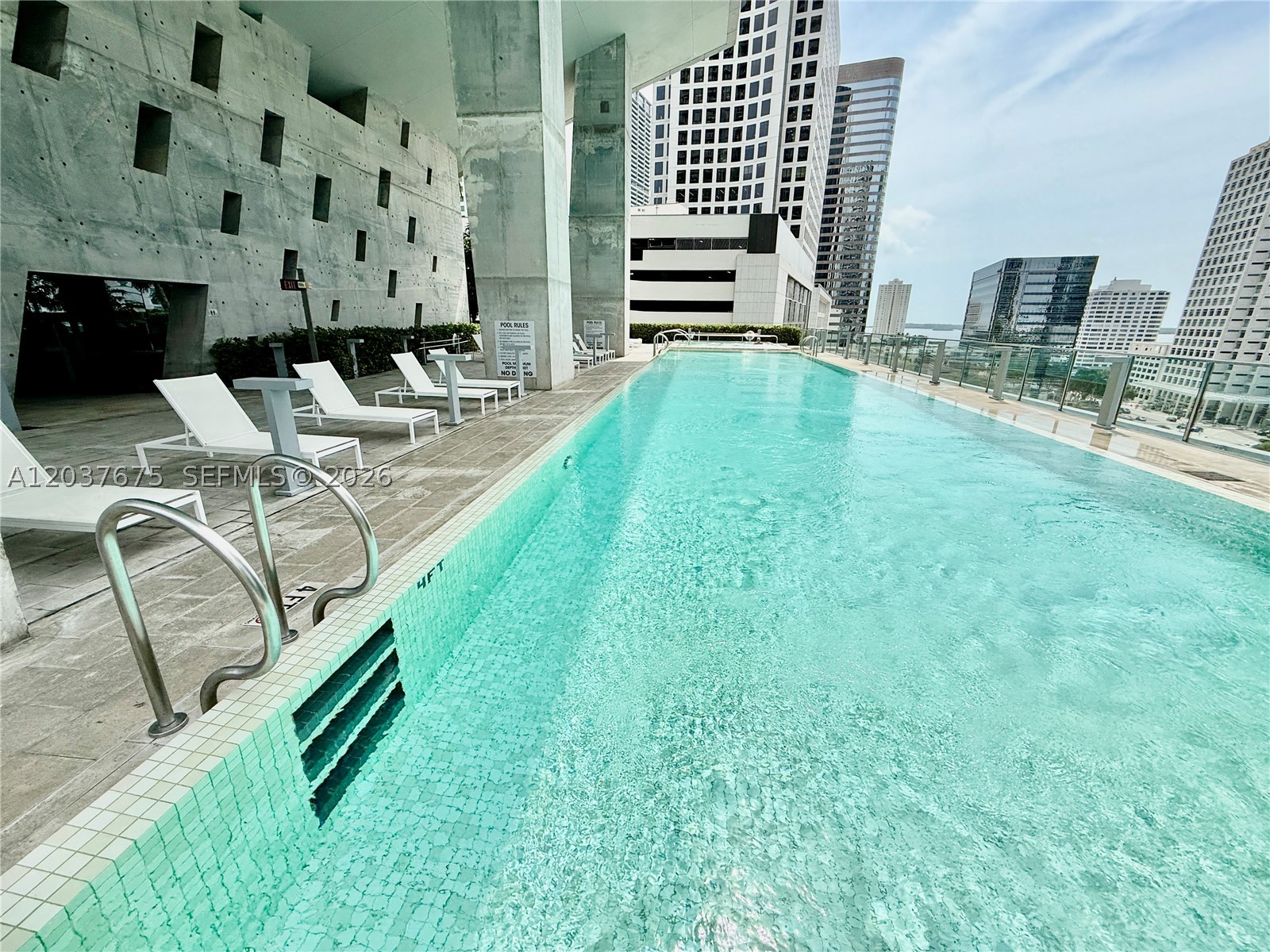 68 SE 6th St #2707, Miami FL 33131