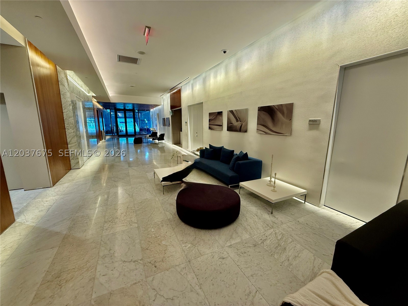 68 SE 6th St #2707, Miami FL 33131