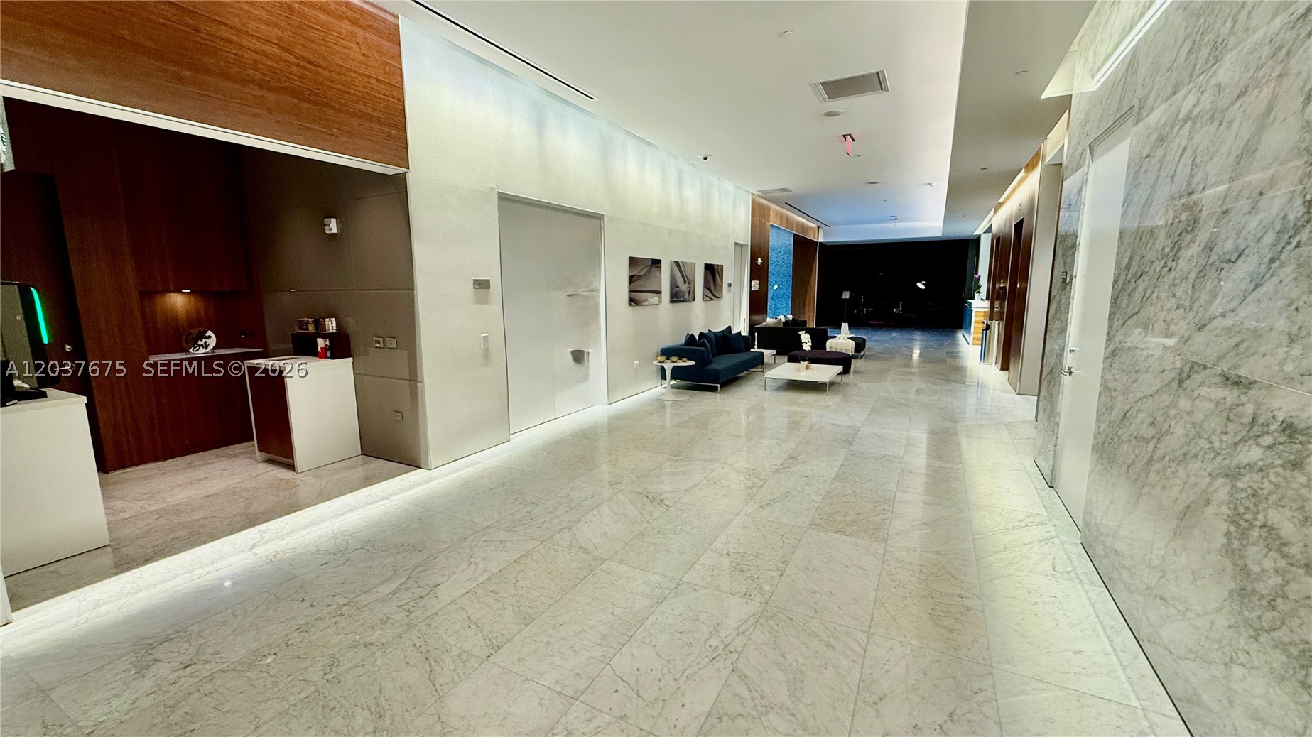 68 SE 6th St #2707, Miami FL 33131