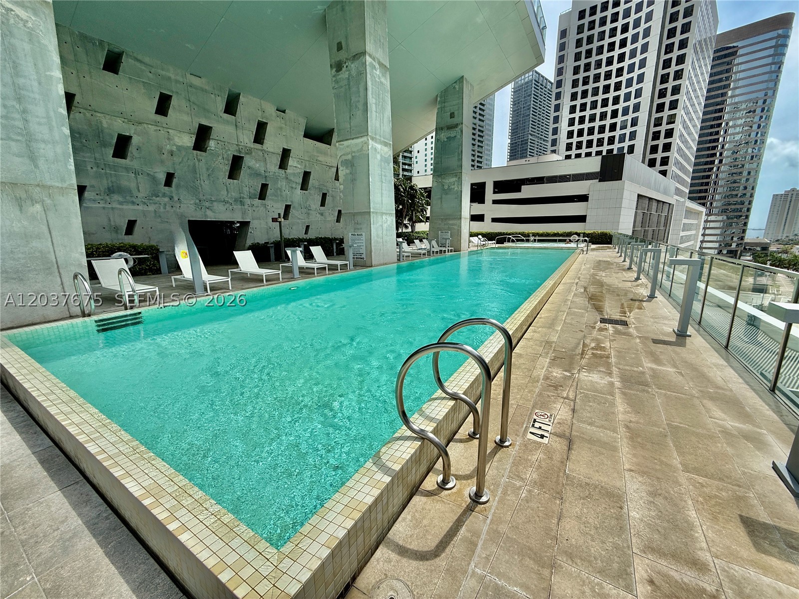 68 SE 6th St #2707, Miami FL 33131