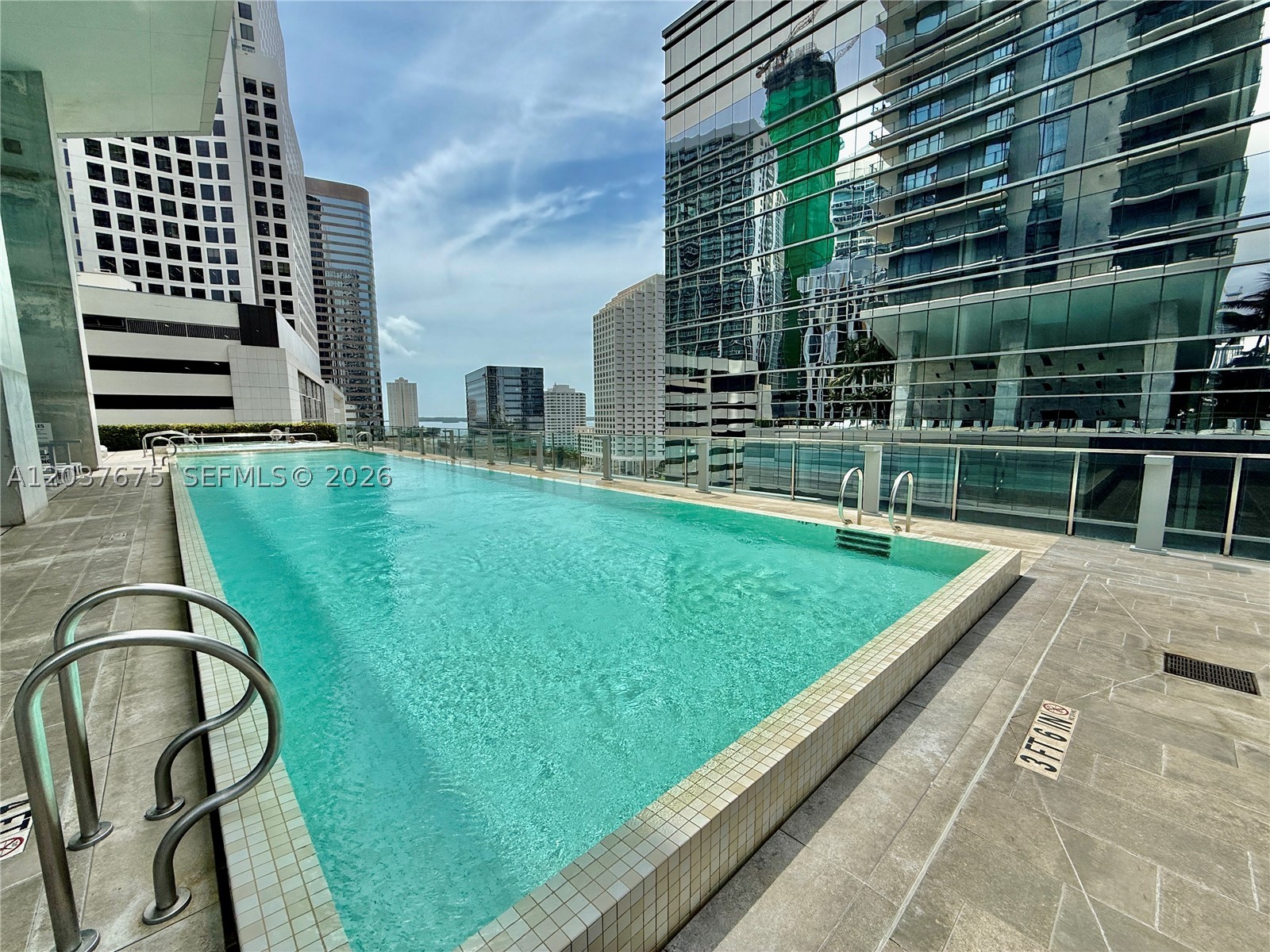 68 SE 6th St #2707, Miami FL 33131