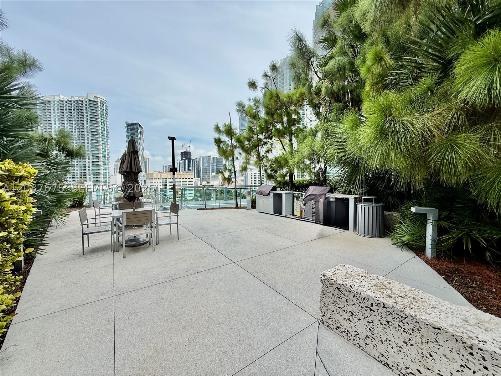 68 SE 6th St #2707, Miami FL 33131