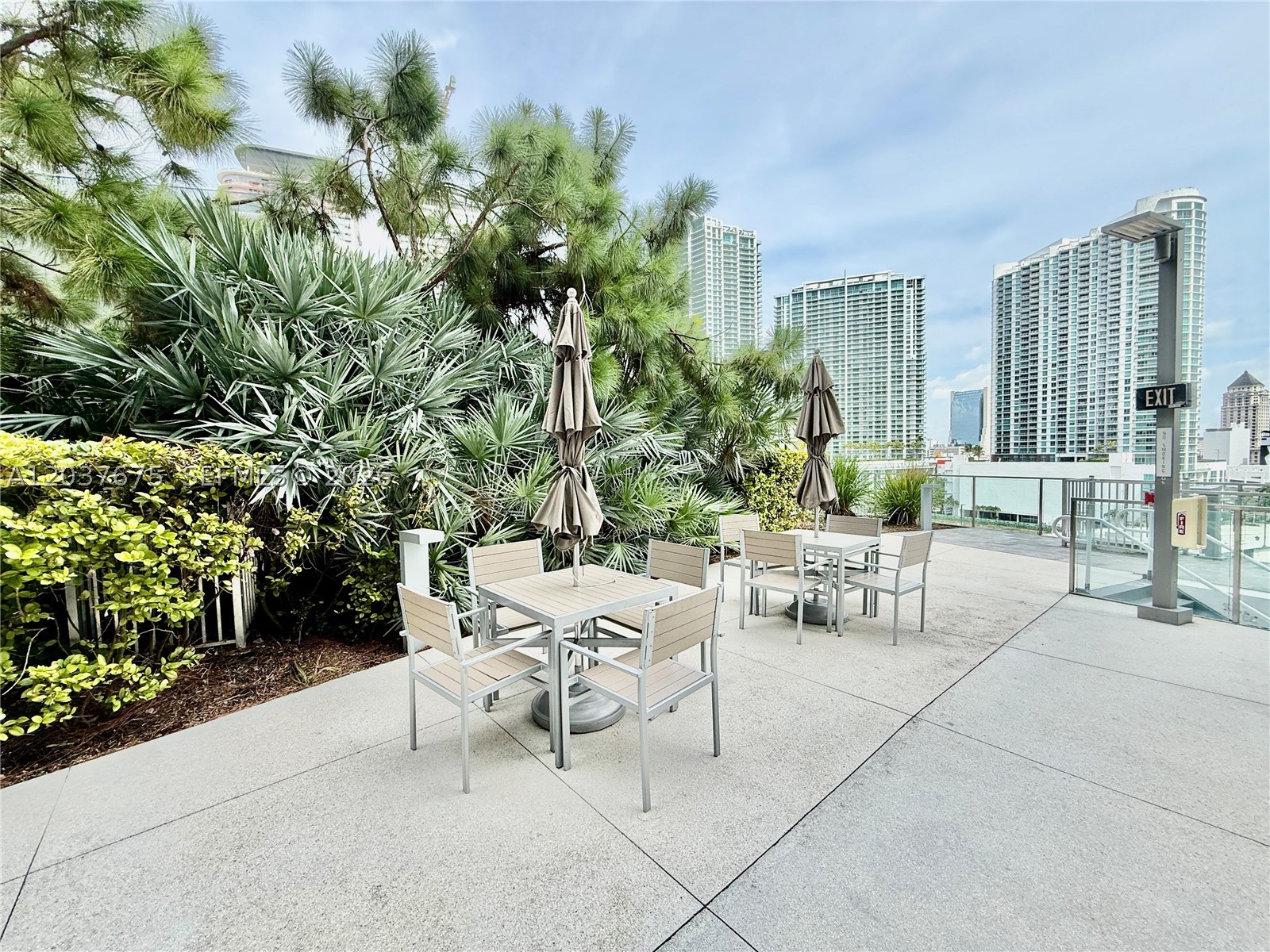 68 SE 6th St #2707, Miami FL 33131