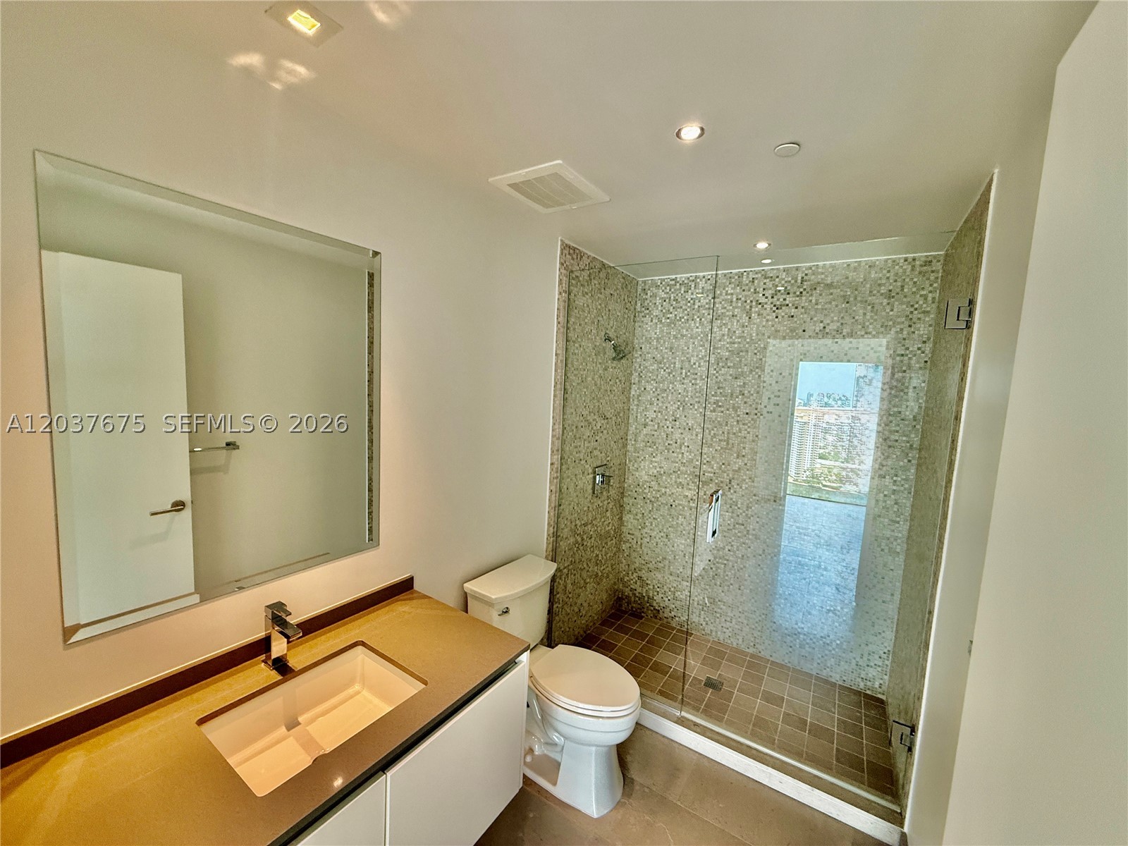 68 SE 6th St #2707, Miami FL 33131