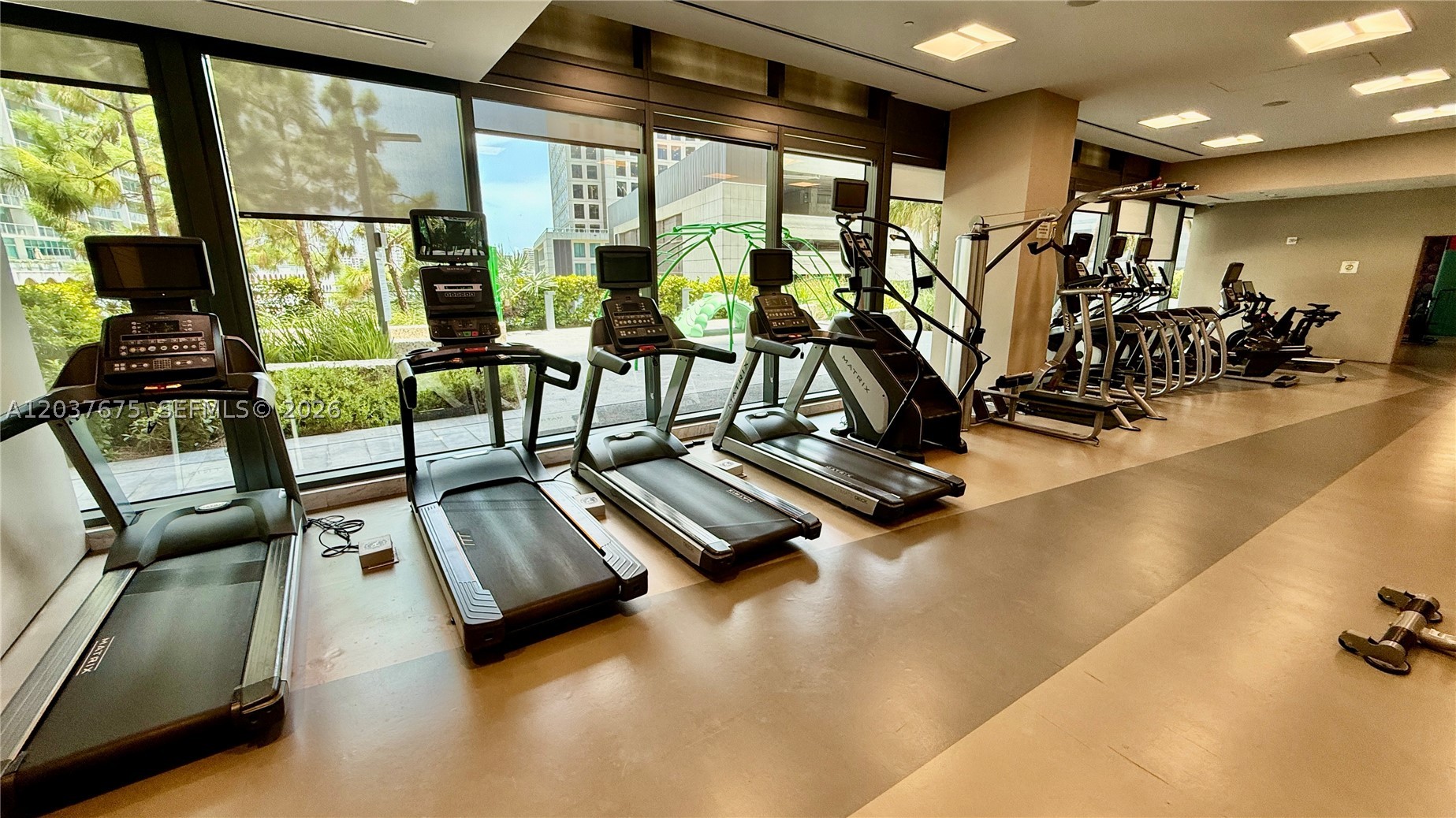 68 SE 6th St #2707, Miami FL 33131