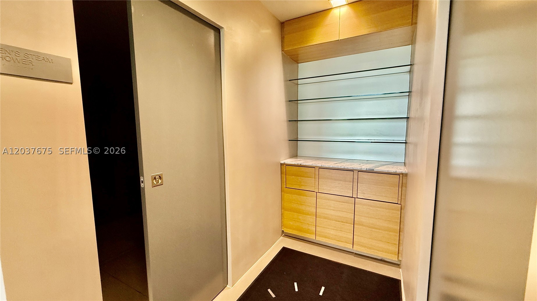 68 SE 6th St #2707, Miami FL 33131