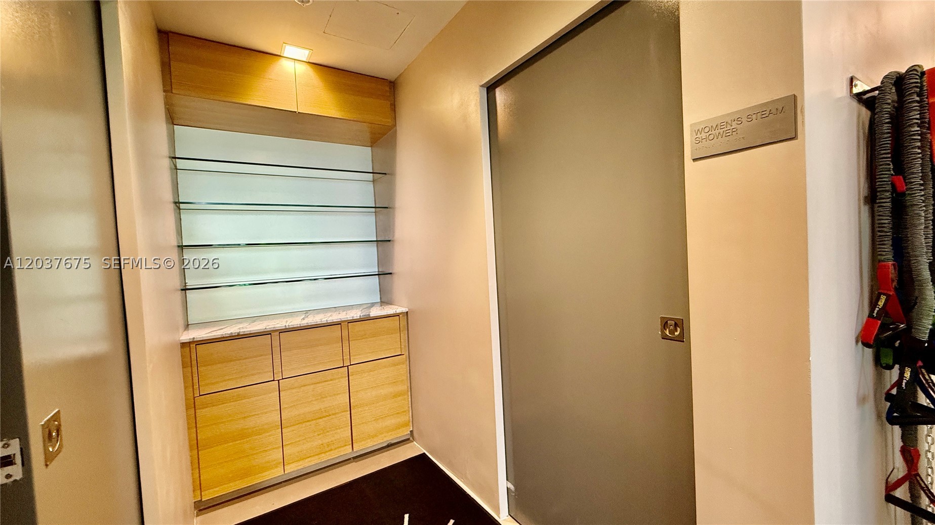 68 SE 6th St #2707, Miami FL 33131