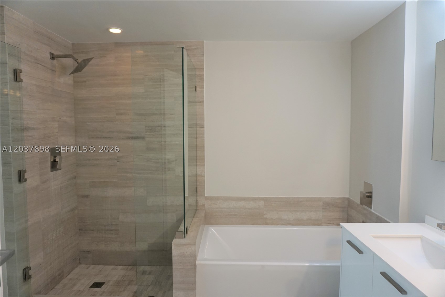 1300 Brickell Bay Dr #1904, Miami FL 33131