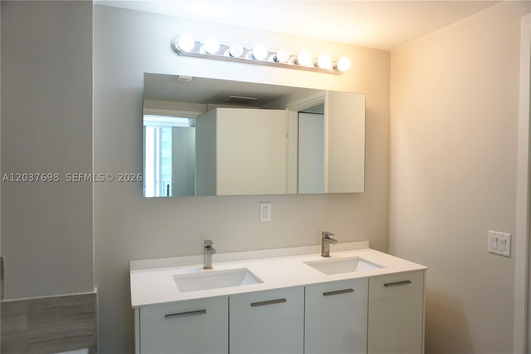 1300 Brickell Bay Dr #1904, Miami FL 33131