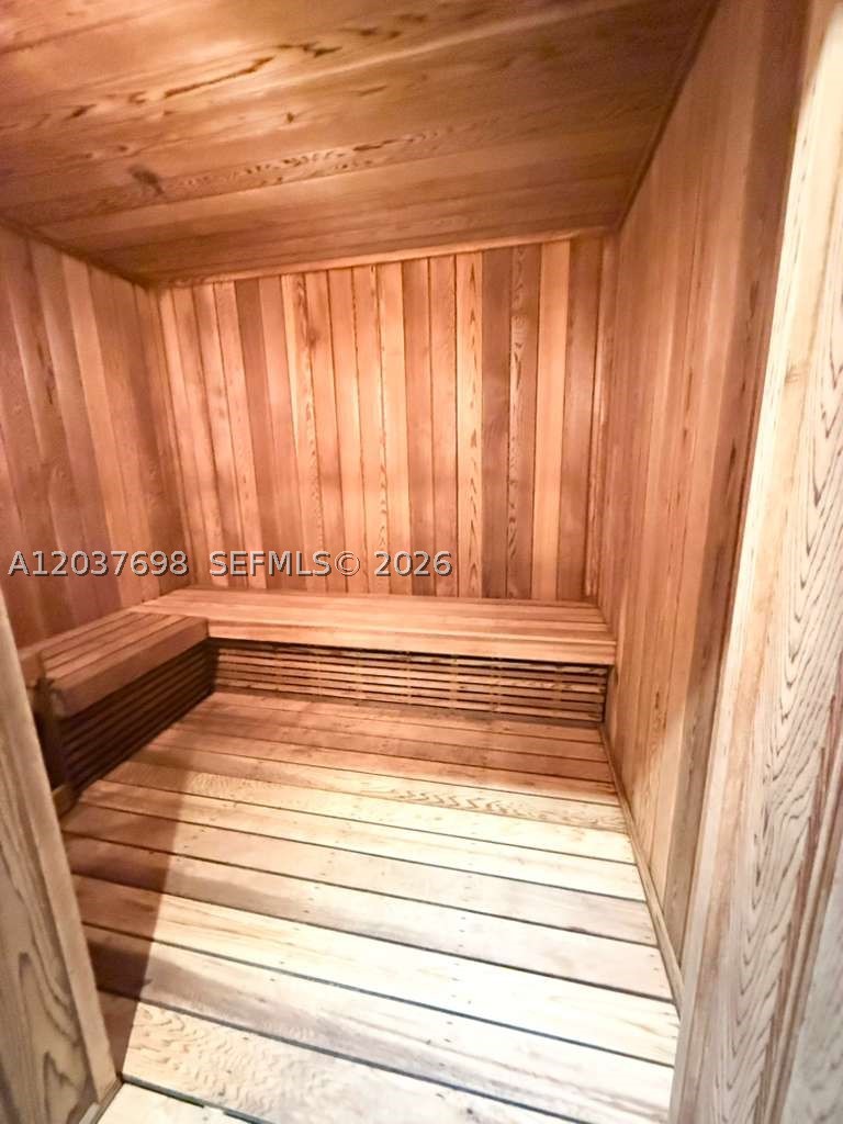 1300 Brickell Bay Dr #1904, Miami FL 33131