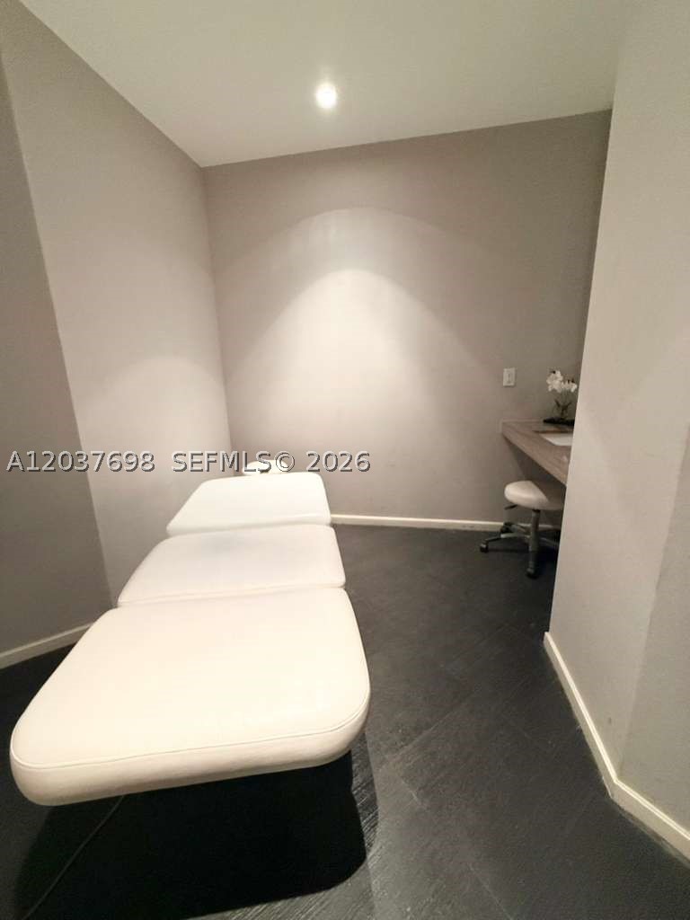 1300 Brickell Bay Dr #1904, Miami FL 33131