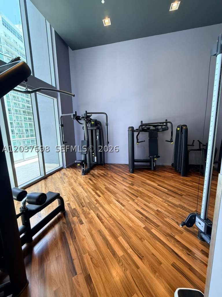 1300 Brickell Bay Dr #1904, Miami FL 33131