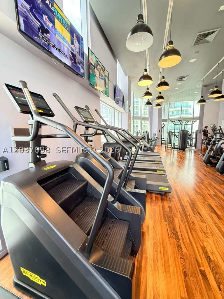 1300 Brickell Bay Dr #1904, Miami FL 33131