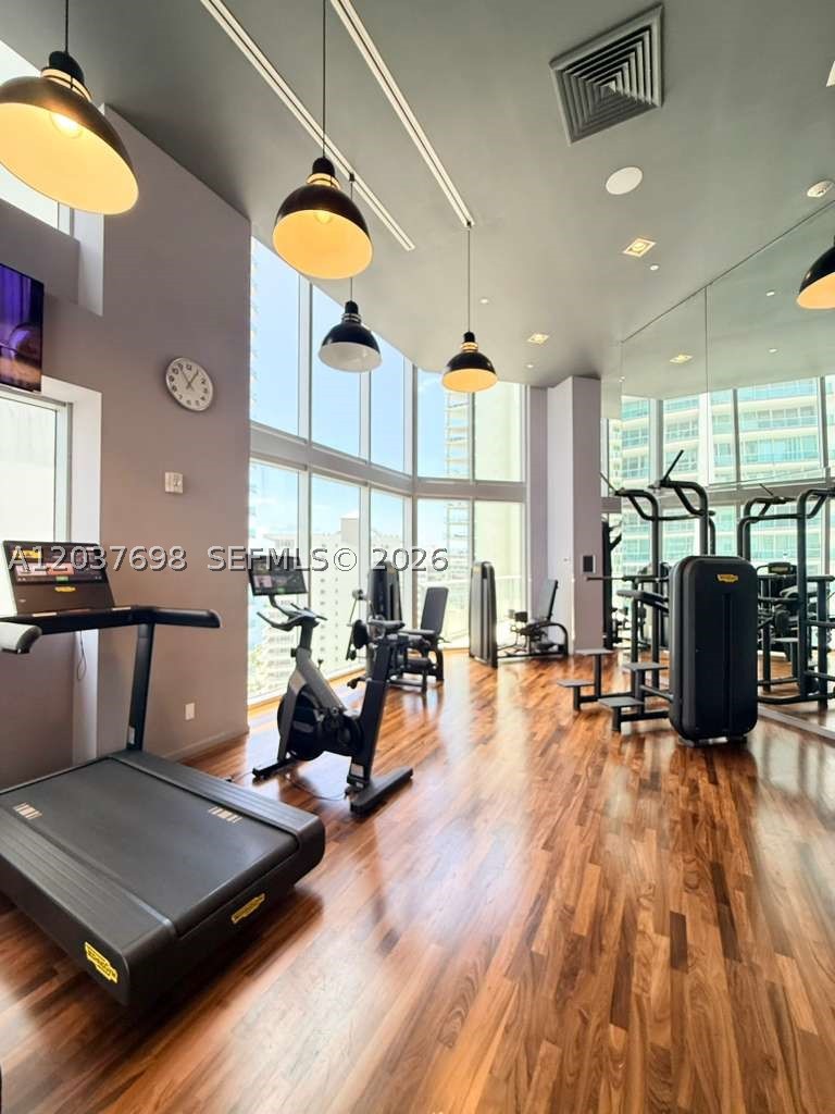 1300 Brickell Bay Dr #1904, Miami FL 33131