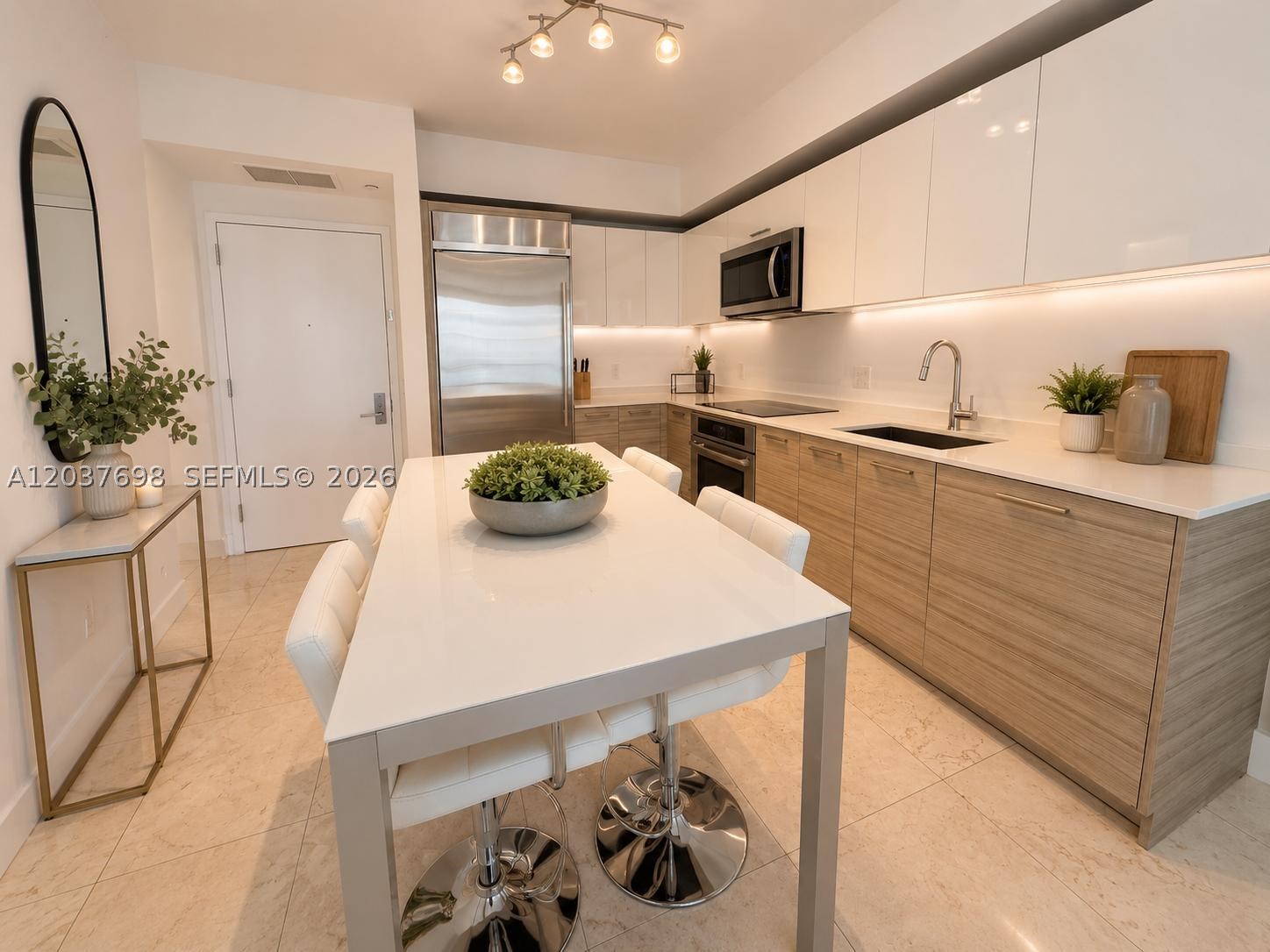 1300 Brickell Bay Dr #1904, Miami FL 33131