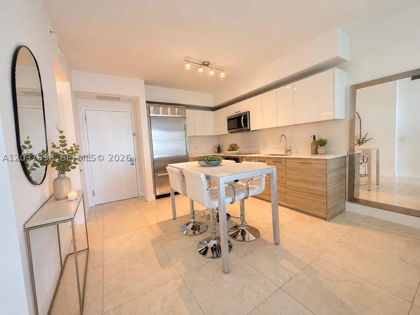 1300 Brickell Bay Dr #1904, Miami FL 33131