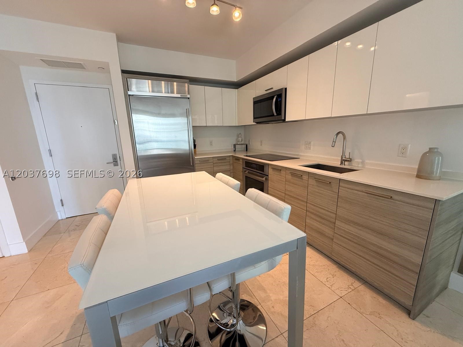 1300 Brickell Bay Dr #1904, Miami FL 33131