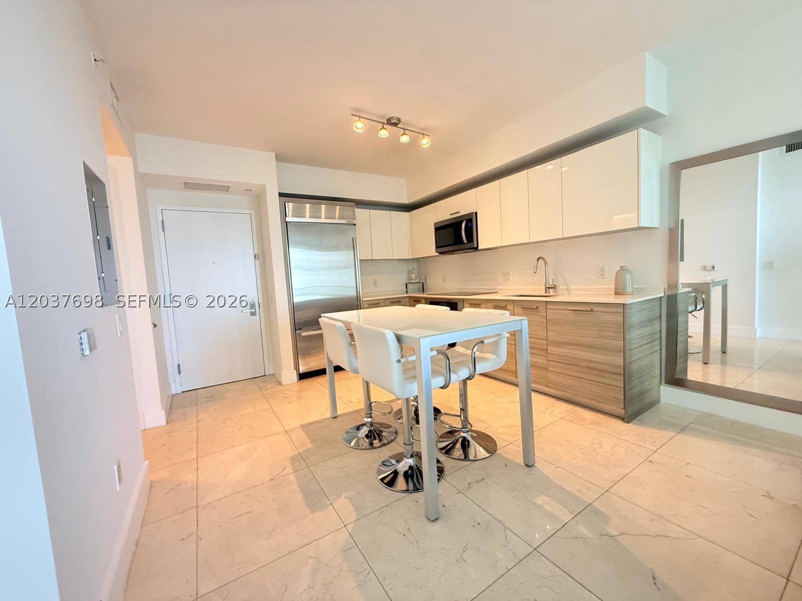 1300 Brickell Bay Dr #1904, Miami FL 33131