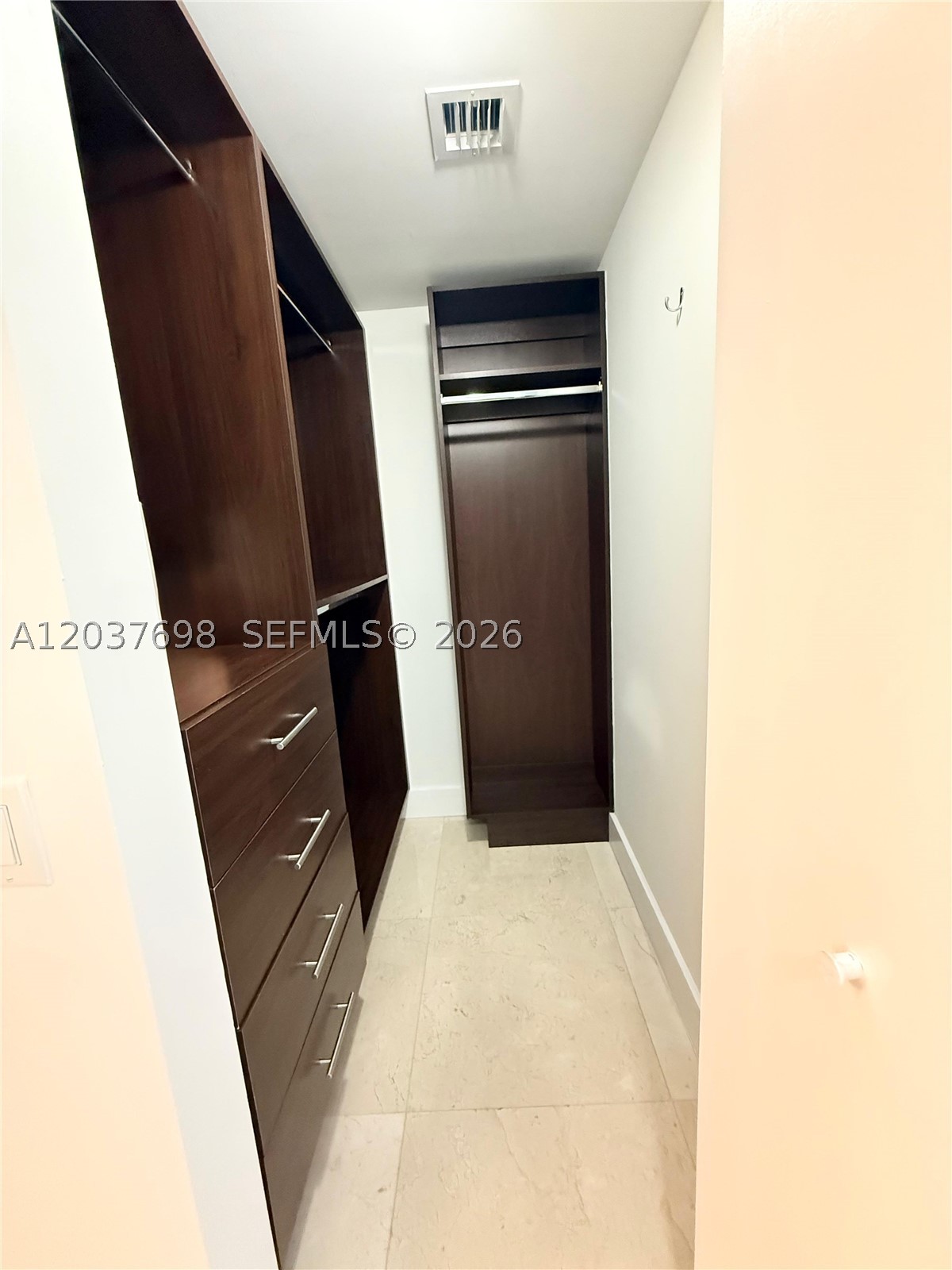 1300 Brickell Bay Dr #1904, Miami FL 33131