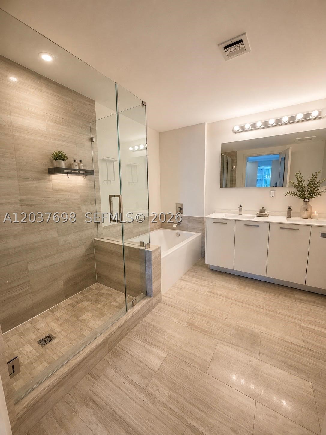 1300 Brickell Bay Dr #1904, Miami FL 33131