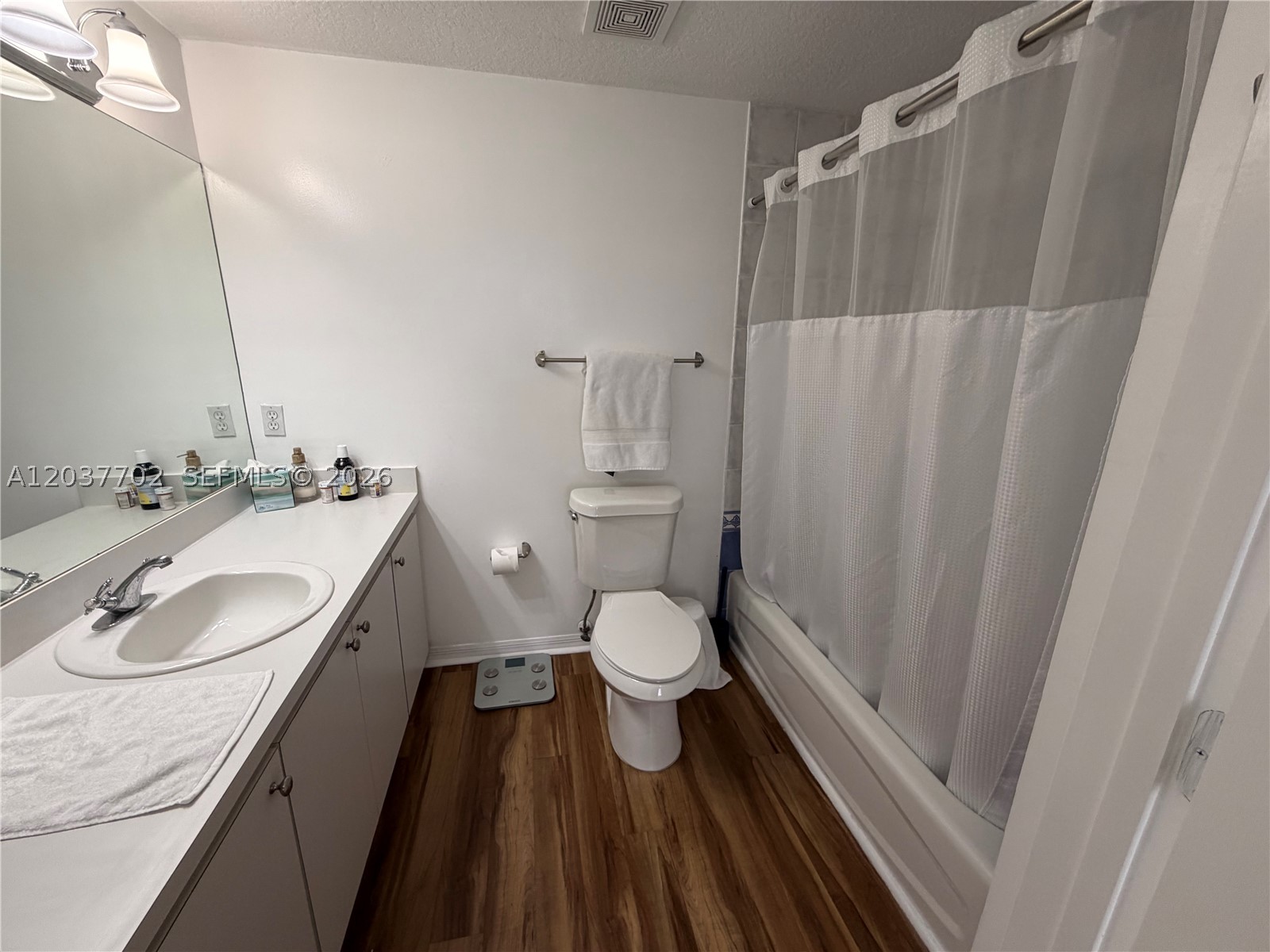 3500 Coral Way #907, Miami FL 33145