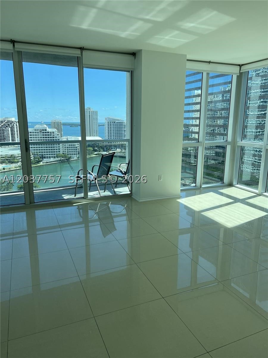 500 Brickell Ave #2102, Miami FL 33131