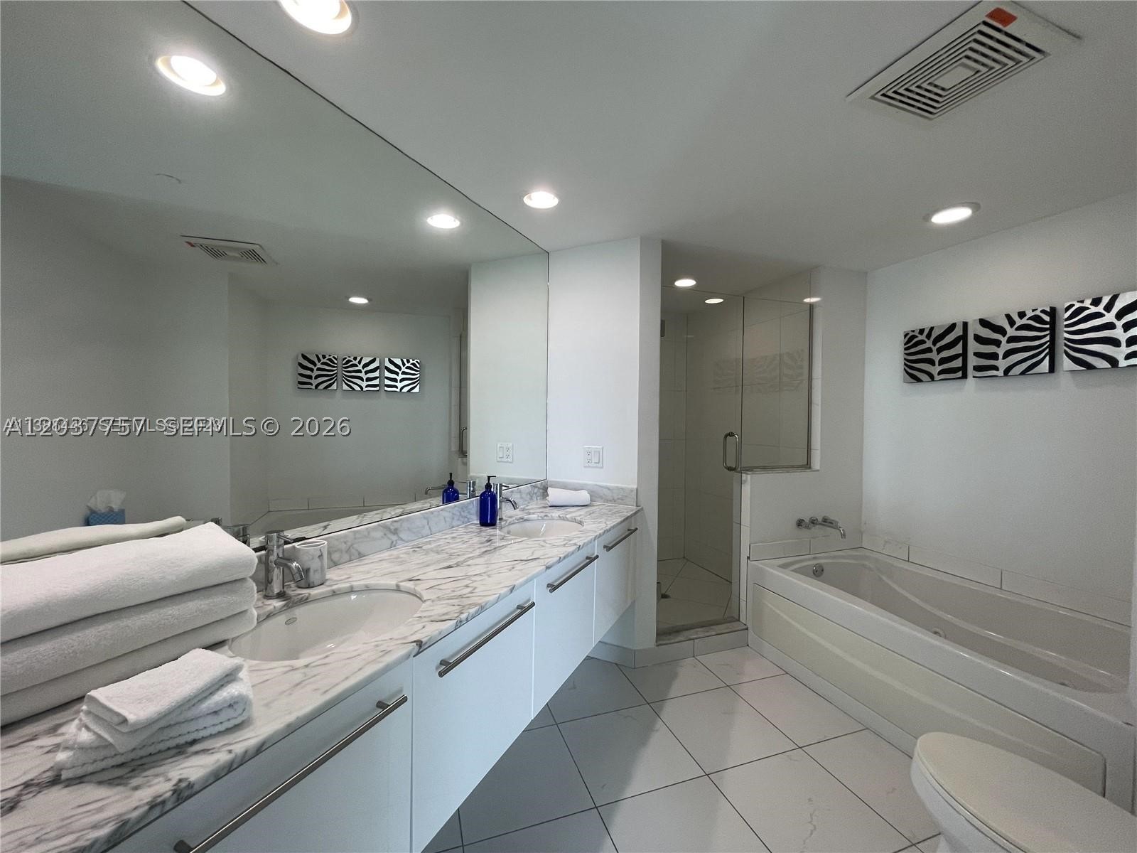 500 Brickell Ave #2102, Miami FL 33131