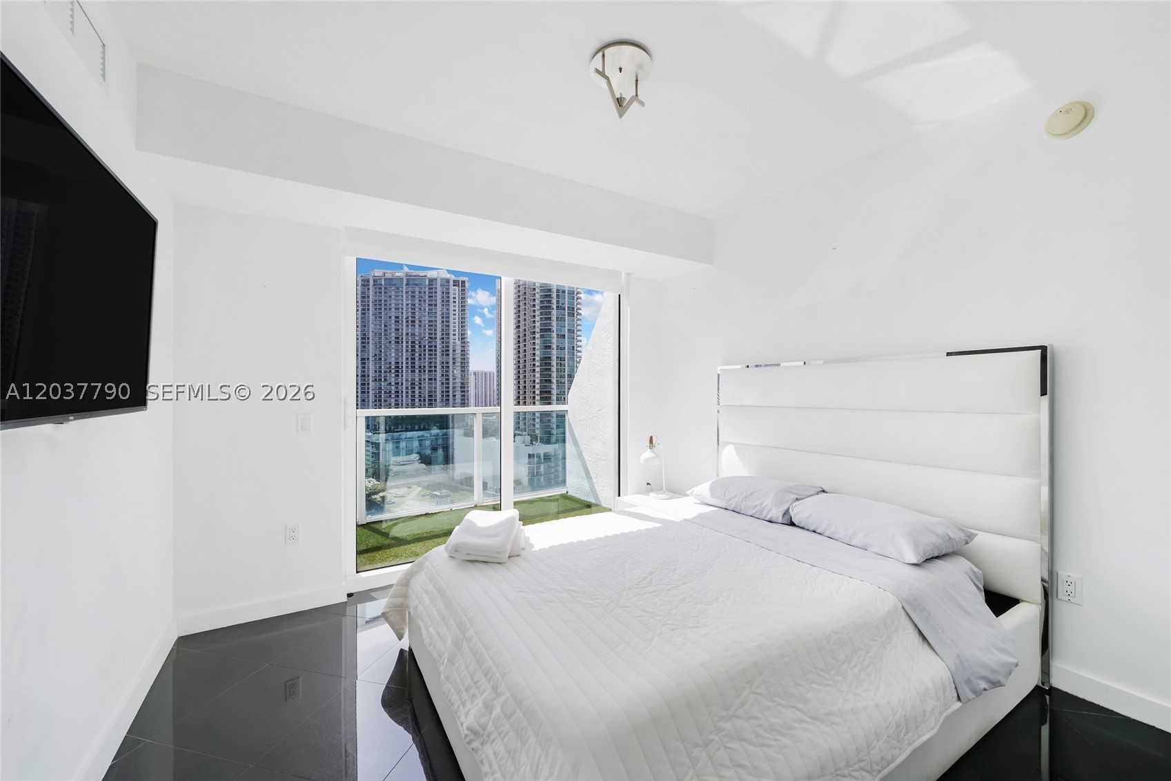 41 SE 5th St #1116, Miami FL 33131