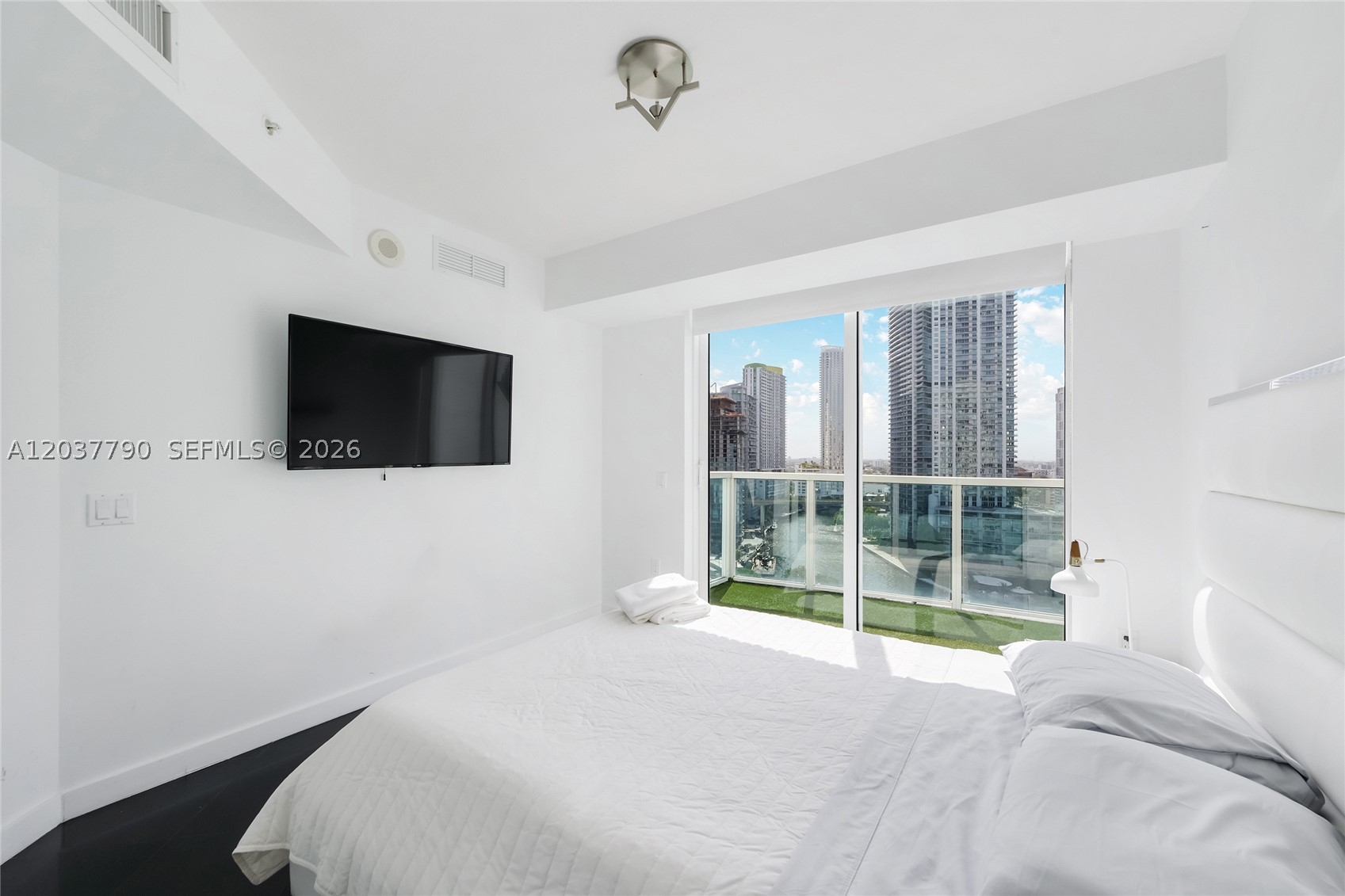 41 SE 5th St #1116, Miami FL 33131