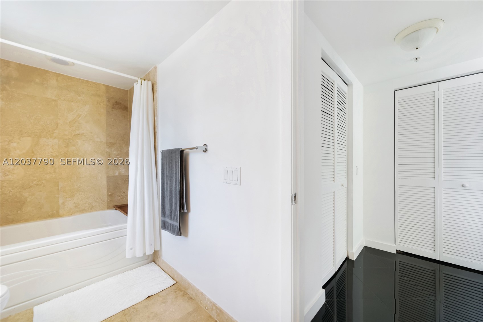 41 SE 5th St #1116, Miami FL 33131
