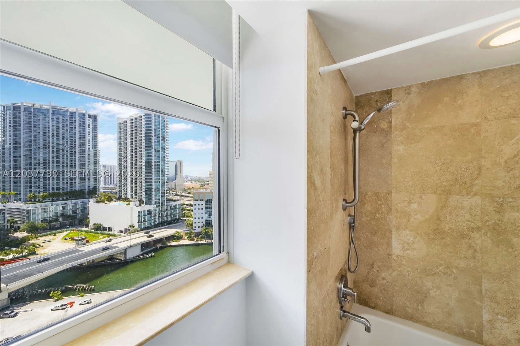 41 SE 5th St #1116, Miami FL 33131