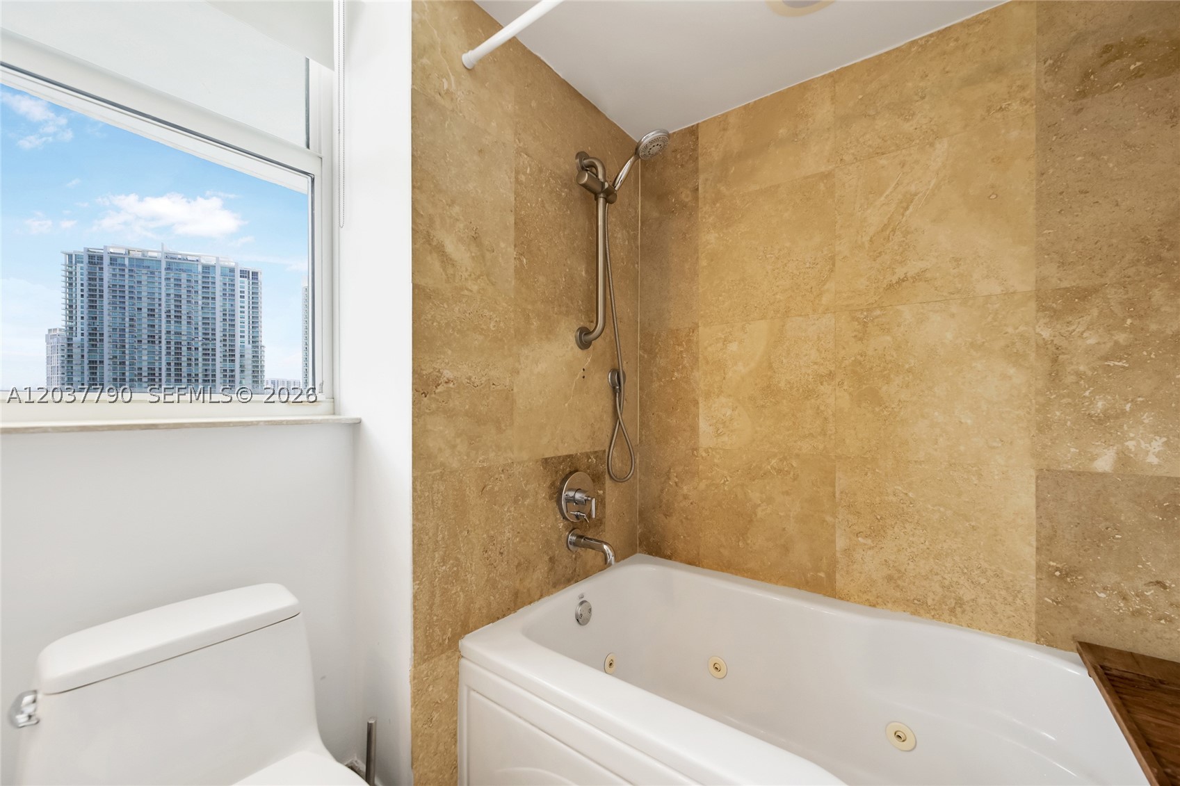 41 SE 5th St #1116, Miami FL 33131