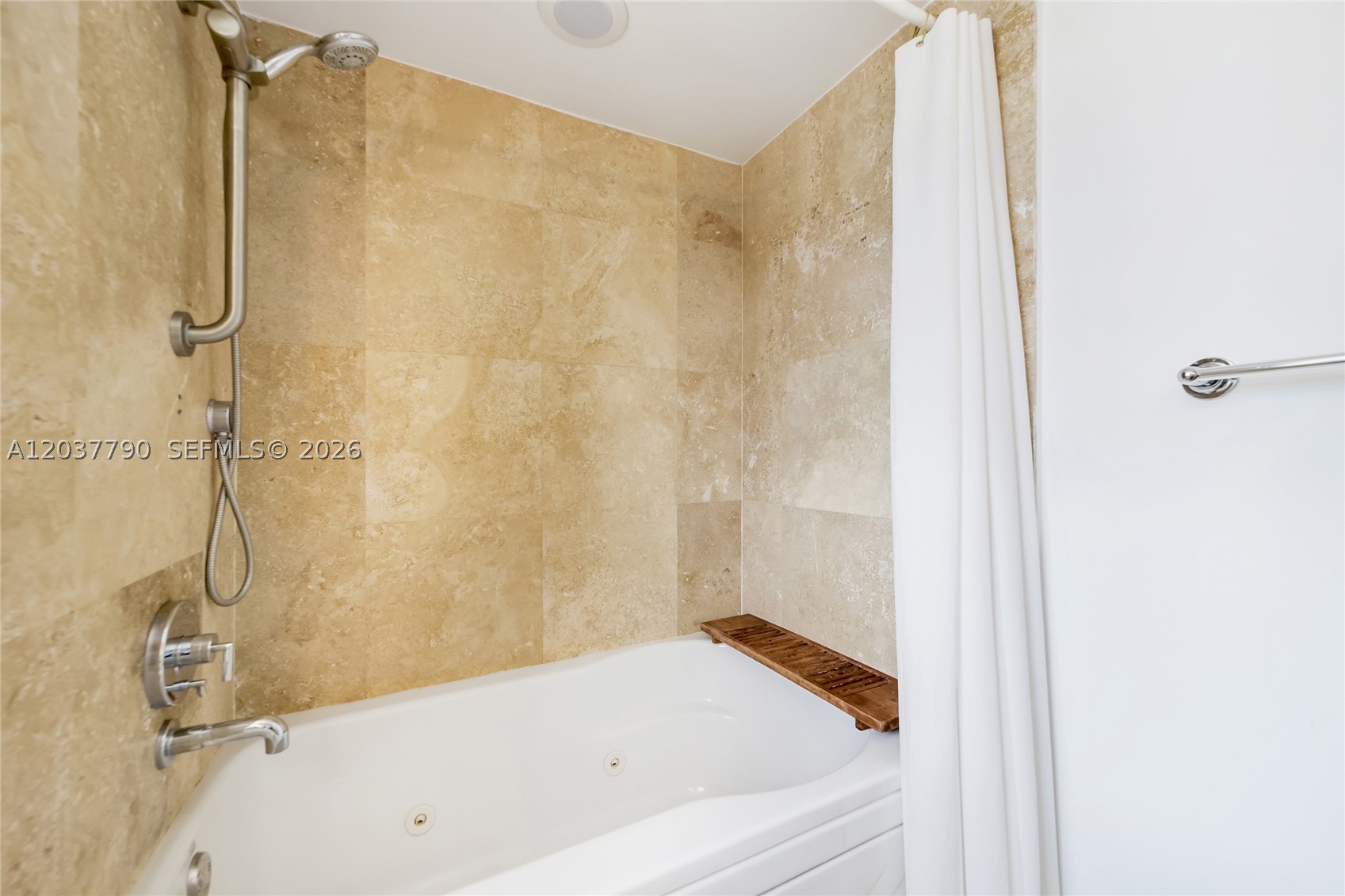 41 SE 5th St #1116, Miami FL 33131