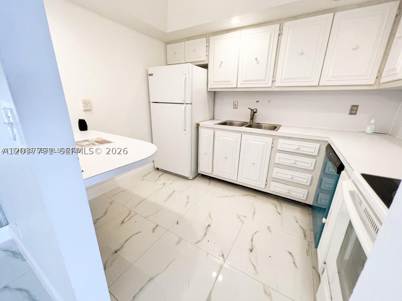 6395 Bay Club Dr #4, Fort Lauderdale FL 33308
