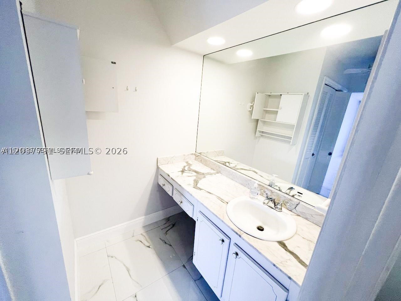 6395 Bay Club Dr #4, Fort Lauderdale FL 33308