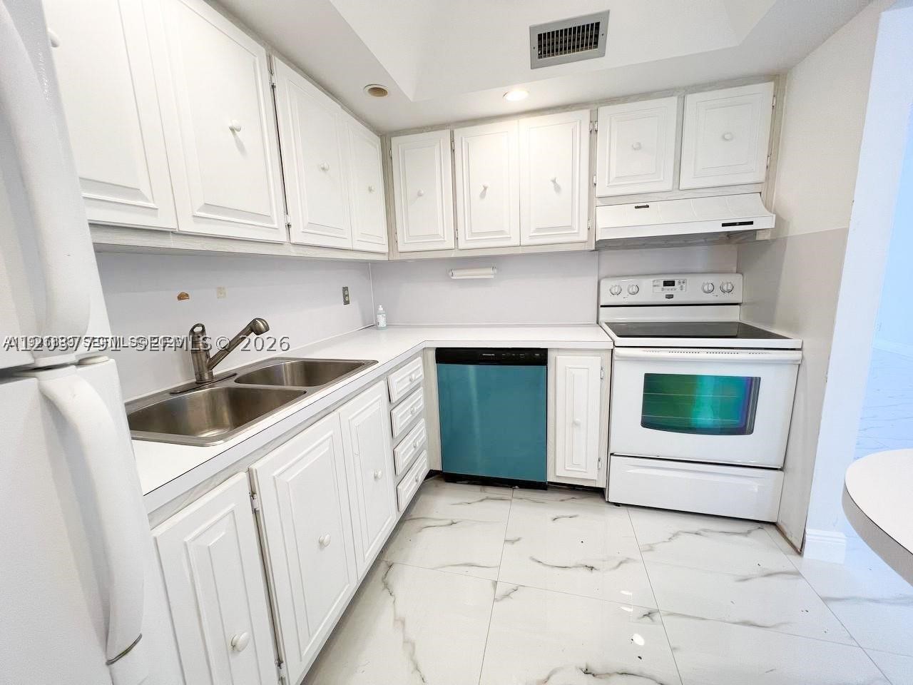 6395 Bay Club Dr #4, Fort Lauderdale FL 33308