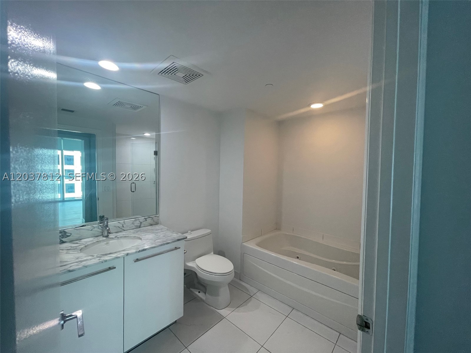 500 Brickell Ave #1906, Miami FL 33131