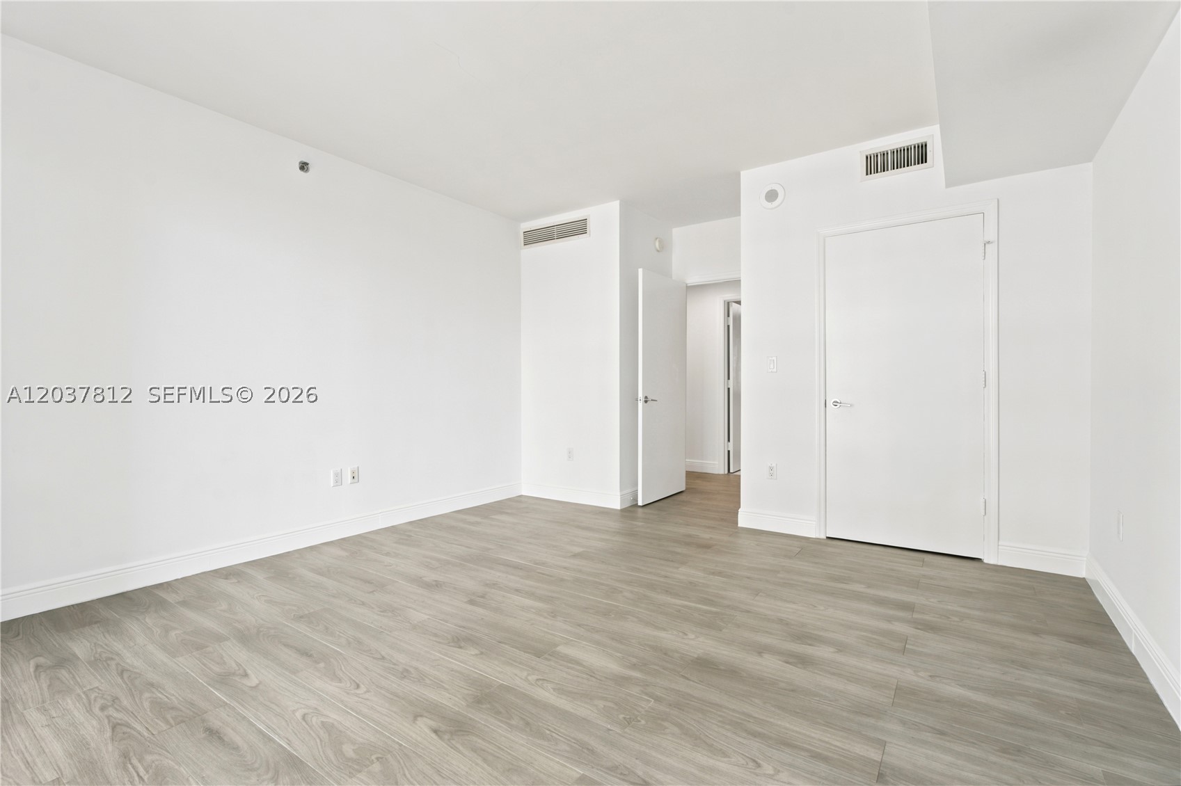 500 Brickell Av #1906, Miami FL 33131