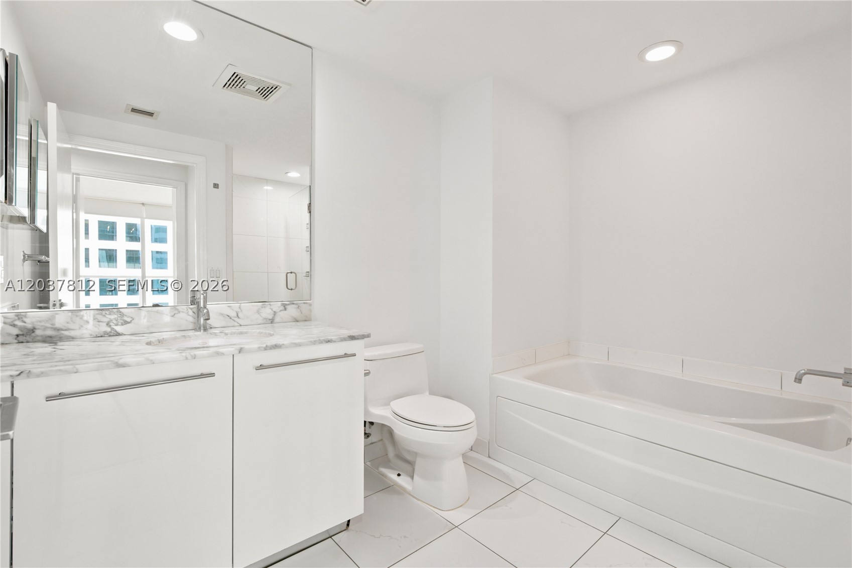 500 Brickell Av #1906, Miami FL 33131