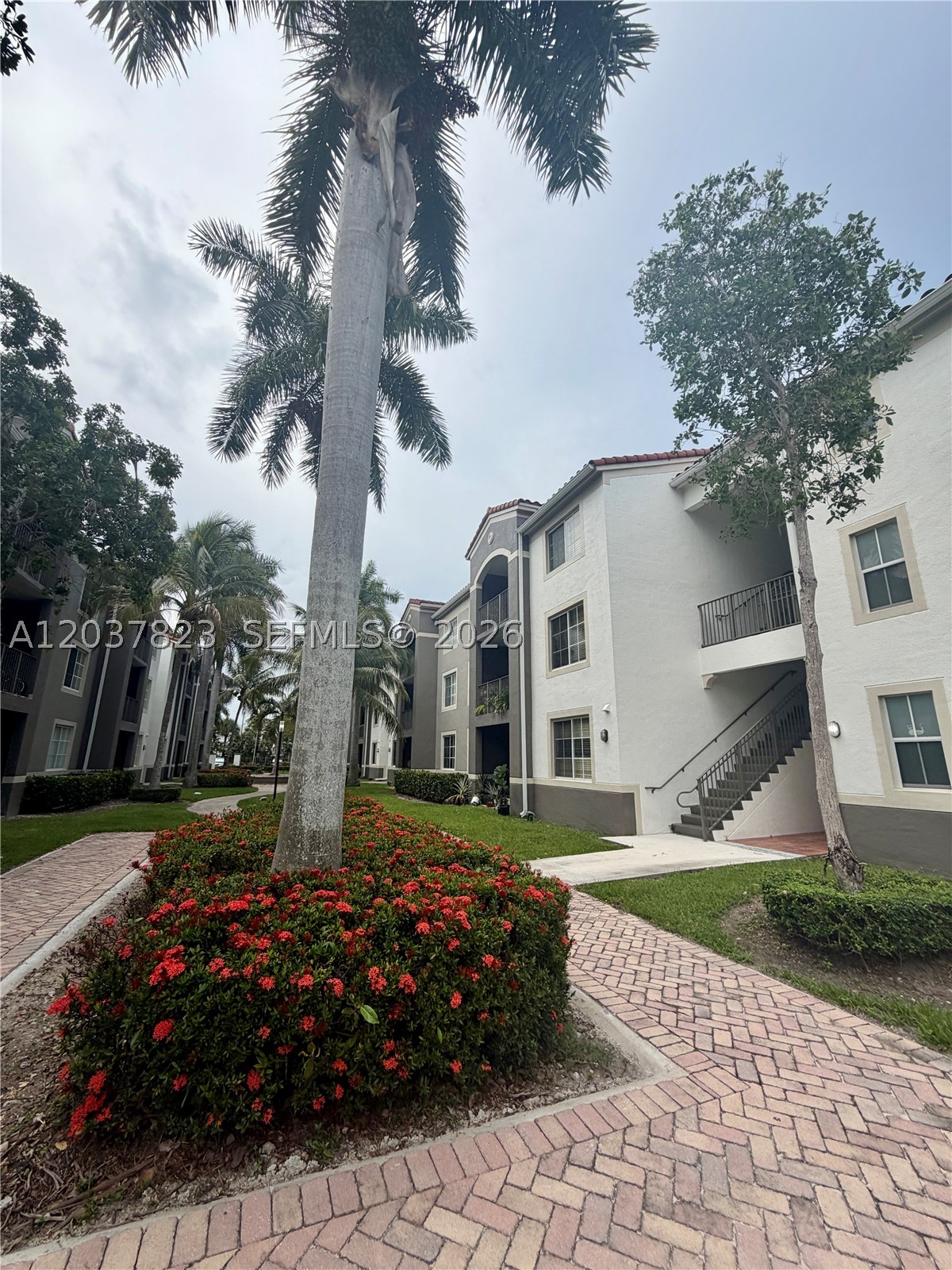 6861 SW 44th St #205, Miami FL 33155
