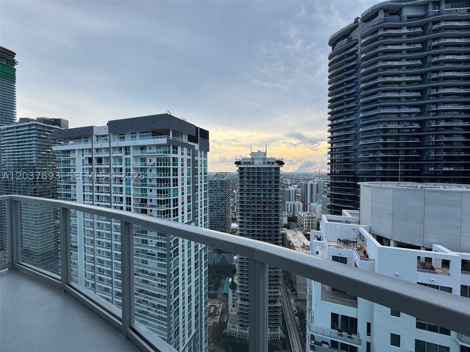1060 Brickell Ave #4115, Miami FL 33131