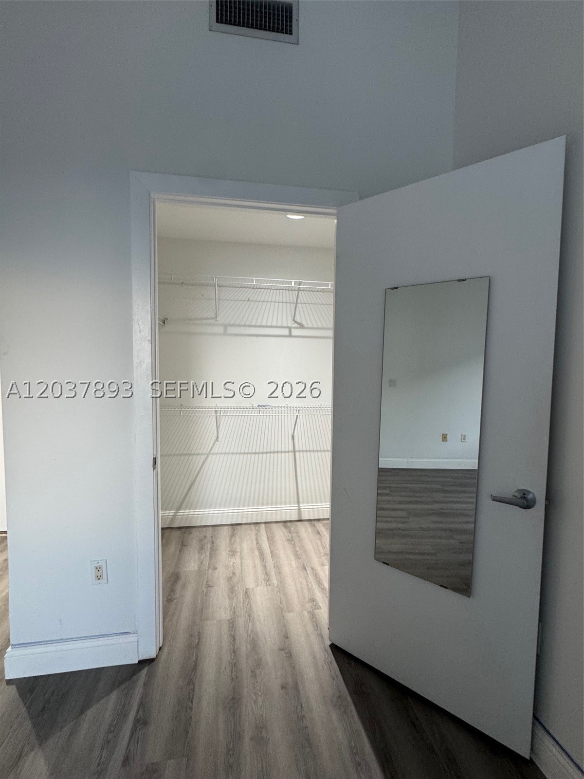1060 Brickell Ave #4115, Miami FL 33131