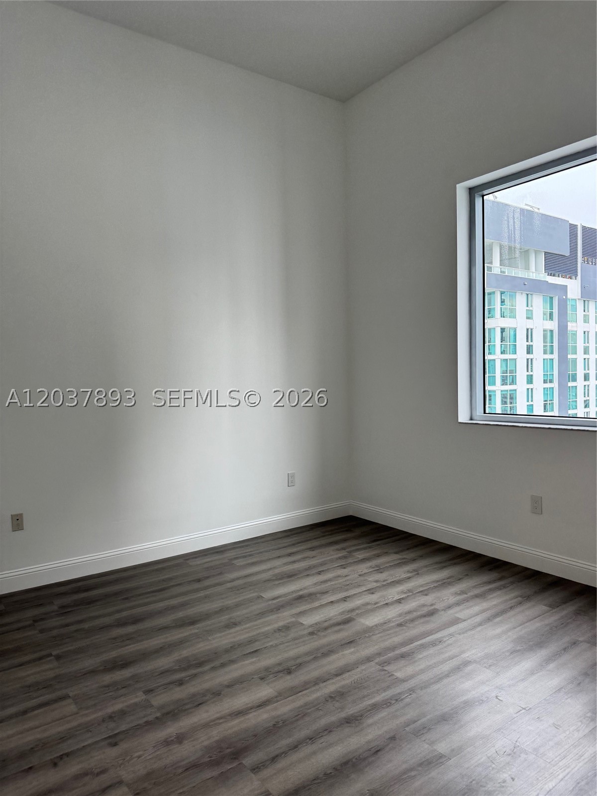 1060 Brickell Ave #4115, Miami FL 33131