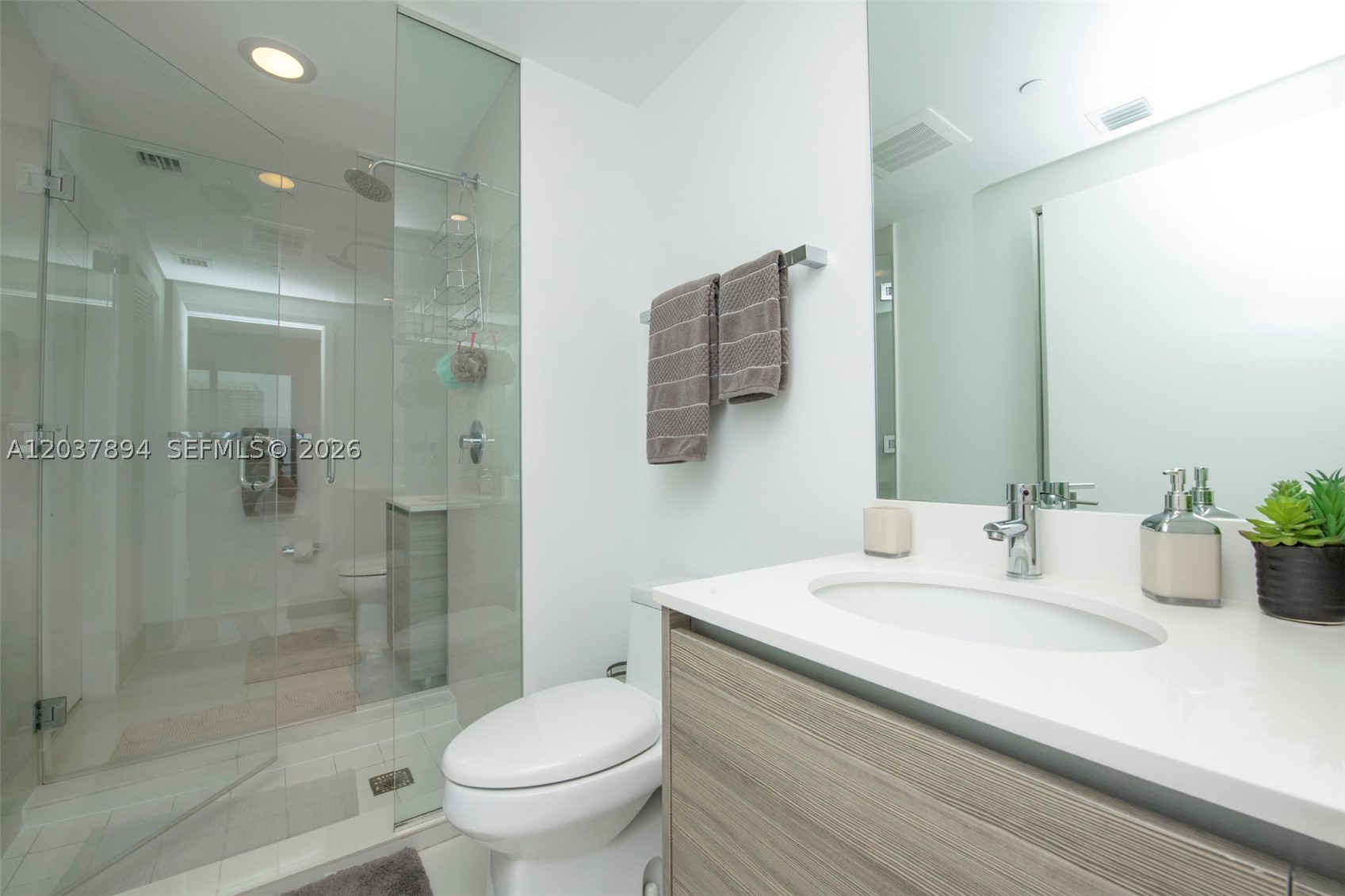 121 NE 34th St #3006, Miami FL 33137