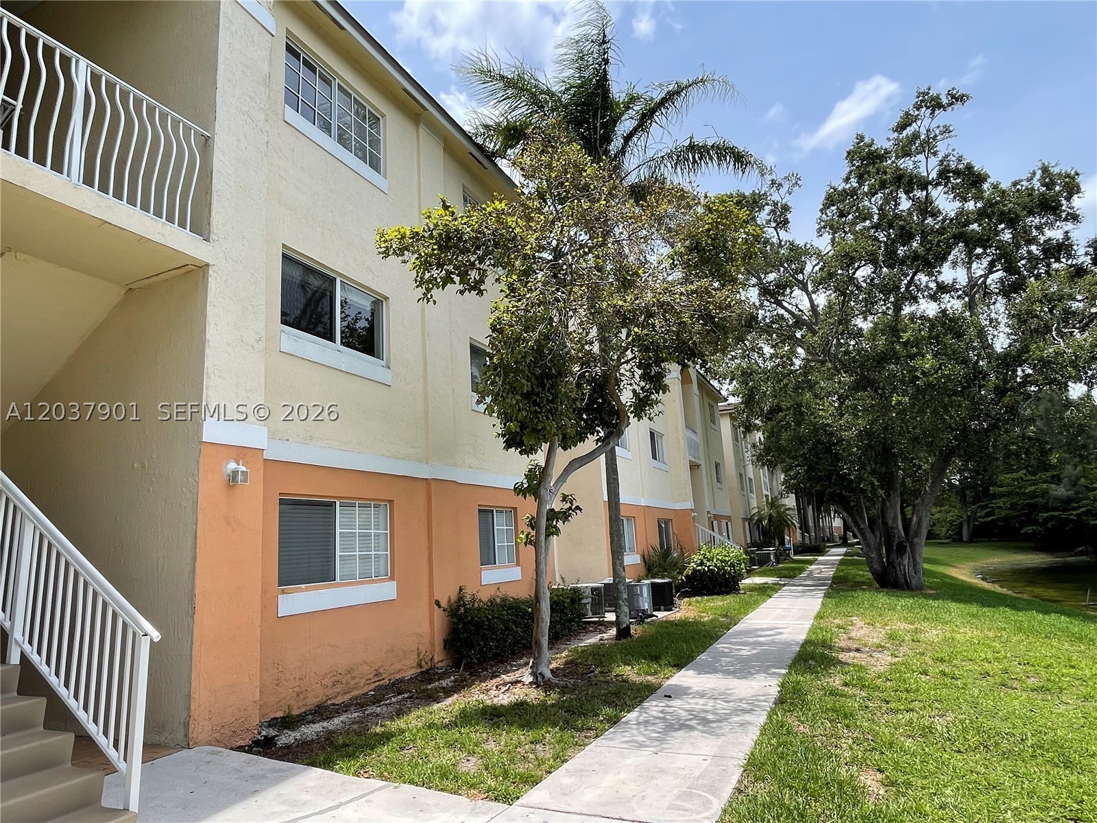 3690 N 56th Ave #904, Hollywood FL 33021