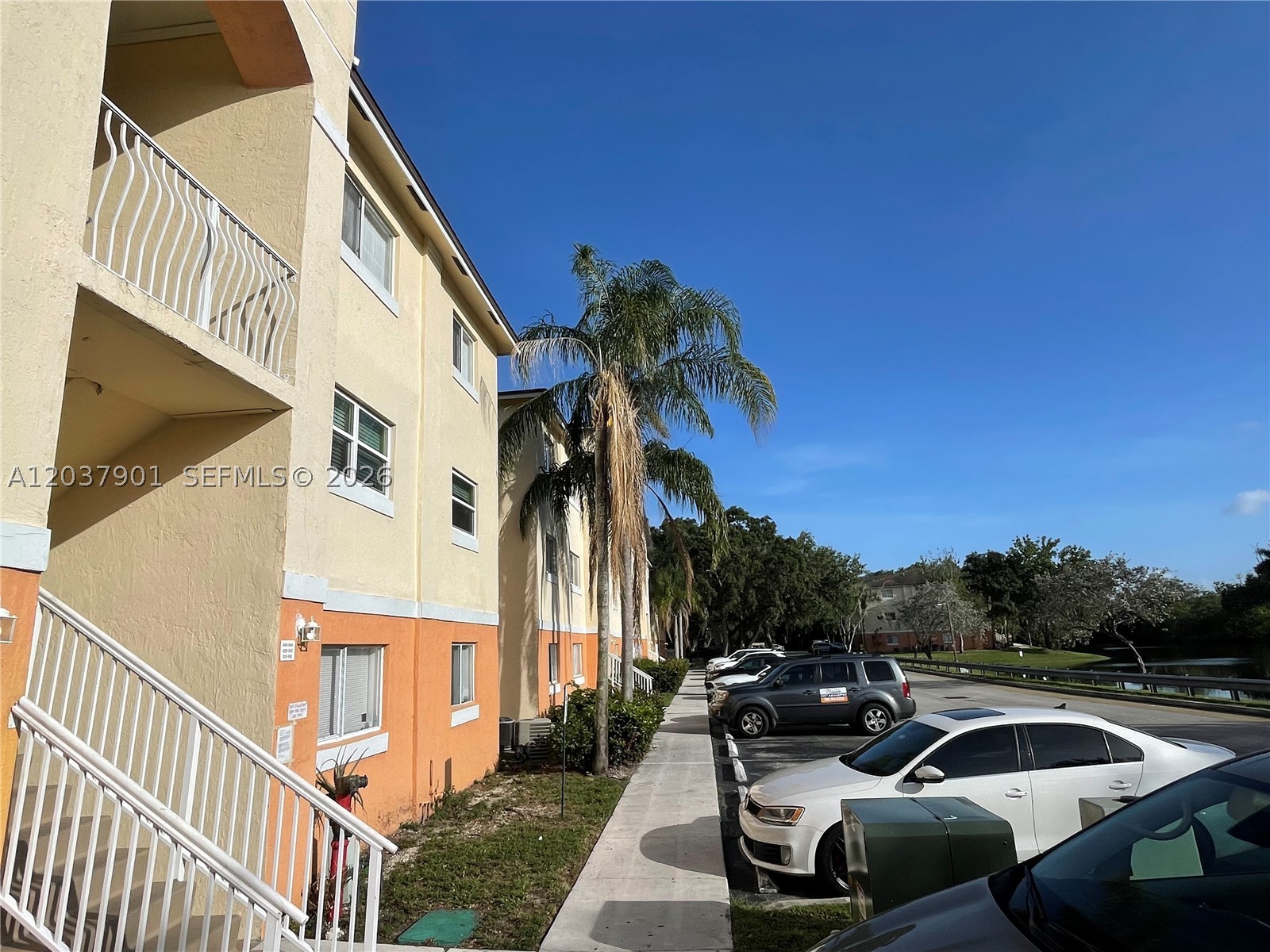 3690 N 56th Ave #904, Hollywood FL 33021