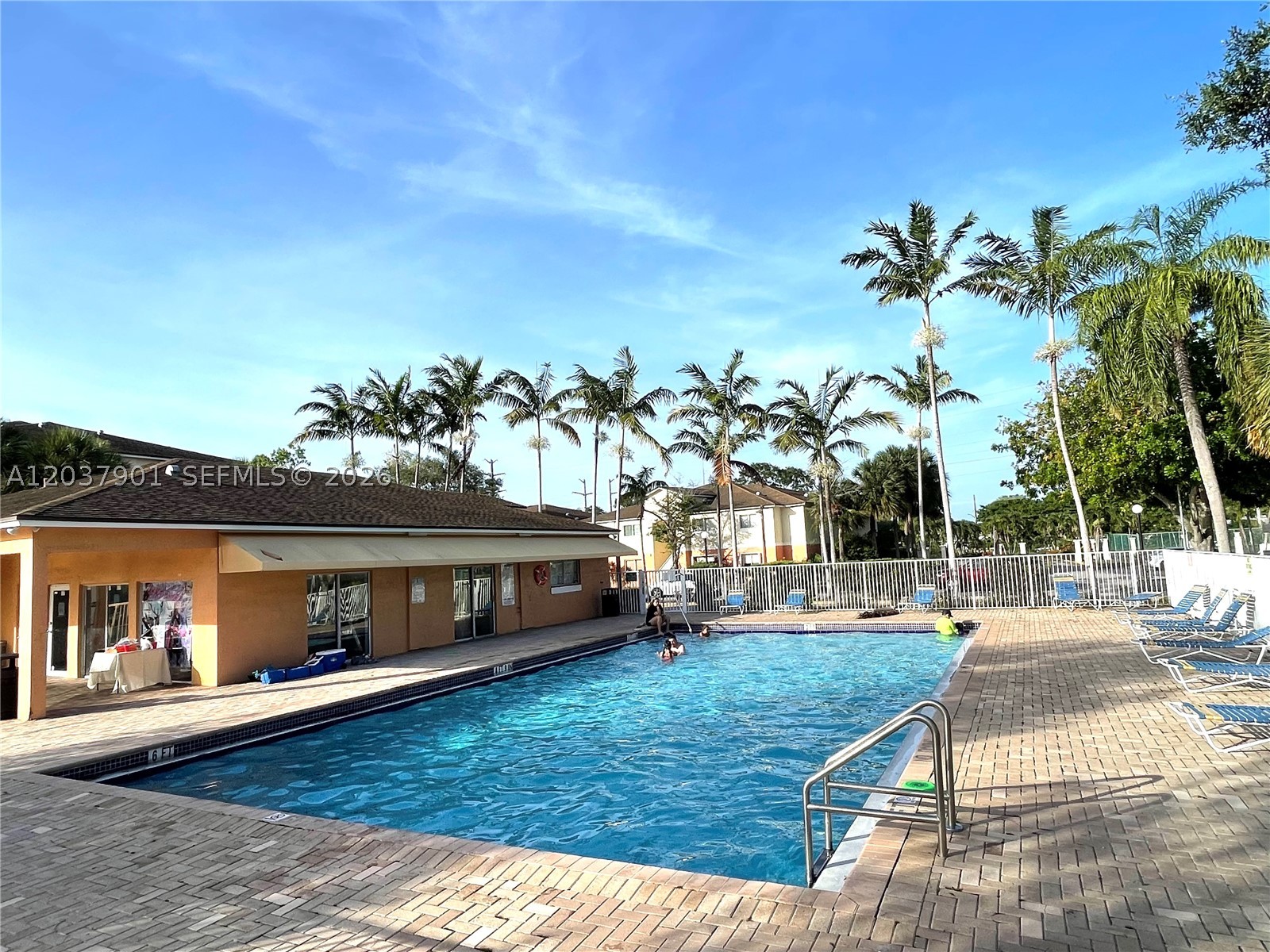 3690 N 56th Ave #904, Hollywood FL 33021