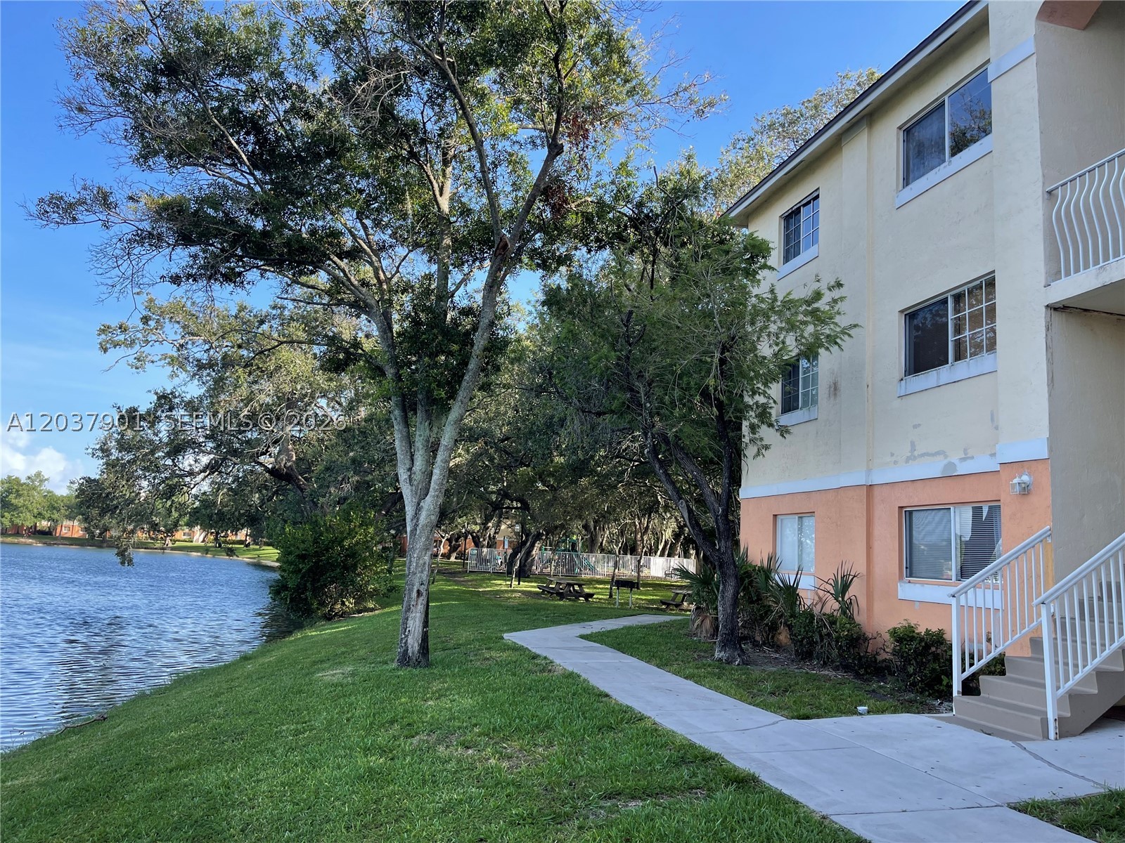 3690 N 56th Ave #904, Hollywood FL 33021
